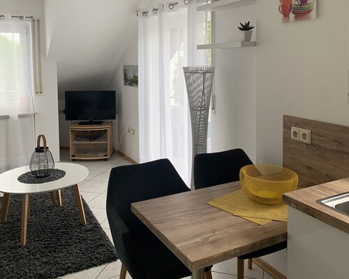 Große Ferienwohnung mit Seeblick, Balkon und Wi-Fi