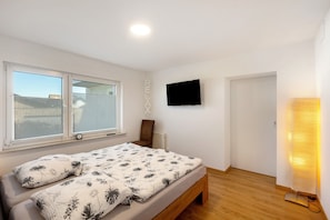 1 bedroom, free WiFi, bed sheets