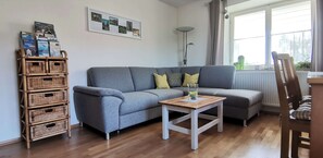 Télévision, table de tennis de table, chaîne hi-fi