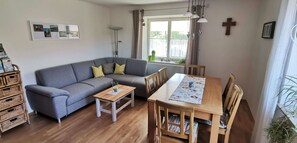 TV, ping pong, stereo