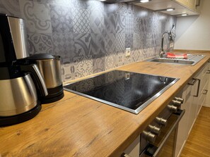 Frigorifero, forno, piano cottura, lavastoviglie