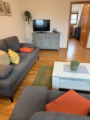 TV, ping pong, stereo