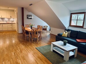 TV, bordtennis og stereoanlegg