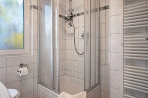 Shower - Apartment 'Buchenhöhe' with Private Terrace and Wi-Fi (Heringsdorf)