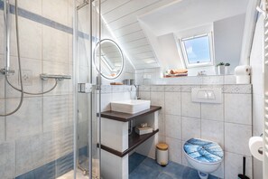 Een douche, een haardroger, handdoeken