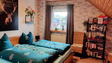 1 slaapkamer, een strijkplank/strijkijzer, gratis wifi, beddengoed