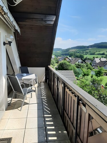 Appartement 'Am Patenberg' avec vue sur les montagnes, balcon et Wi-Fi