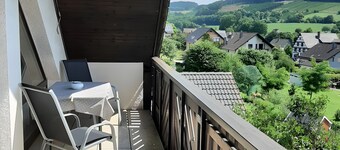 Apartment 'Am Patenberg' with Mountain View, Balcony and Wi-Fi