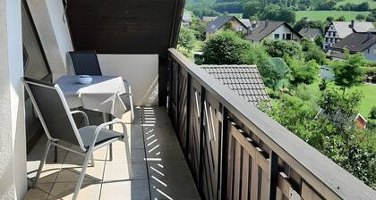 Appartement 'Am Patenberg' avec vue sur les montagnes, balcon et Wi-Fi