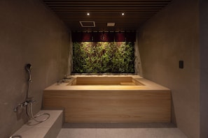 KOUM Signature Suite B | Private spa tub