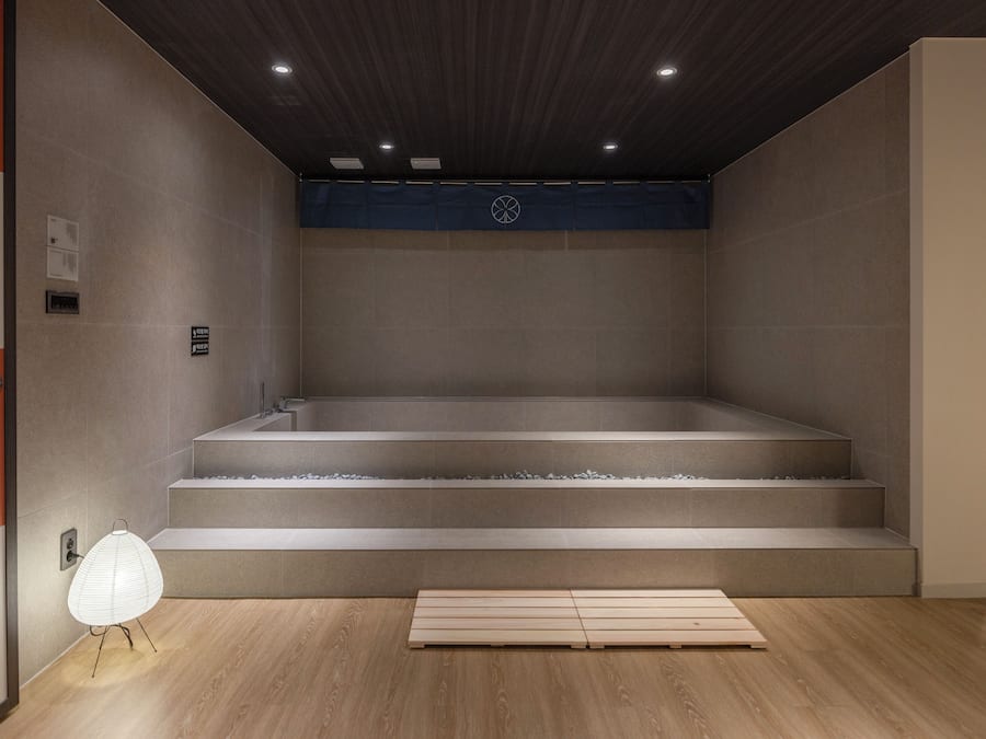 KOUM Family Spa | Private spa tub