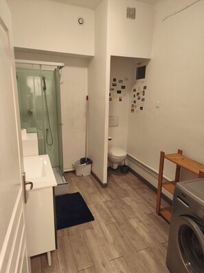 Bruser, håndklæder, Toiletpapir