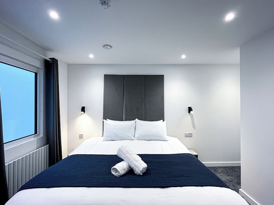 Habitació exclusiva, 1 llit de matrimoni gran, no fumadors, aire condicionat | Mobiliari individual, habitacions insonoritzades i wifi gratuïta