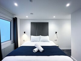 Exclusive Room, 1 King Bed, Non Smoking, Air conditioning | Individually furnished, soundproofing, free WiFi, bed sheets