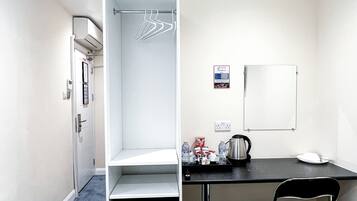 Economy Room, 1 Double Bed, Non Smoking, Air conditioning | Individually furnished, soundproofing, free WiFi, bed sheets