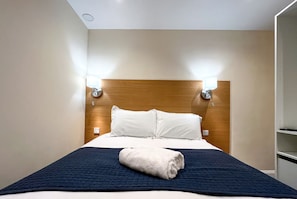 Basic Room, 1 Double Bed, Non Smoking, No Windows | Individually furnished, soundproofing, free WiFi, bed sheets