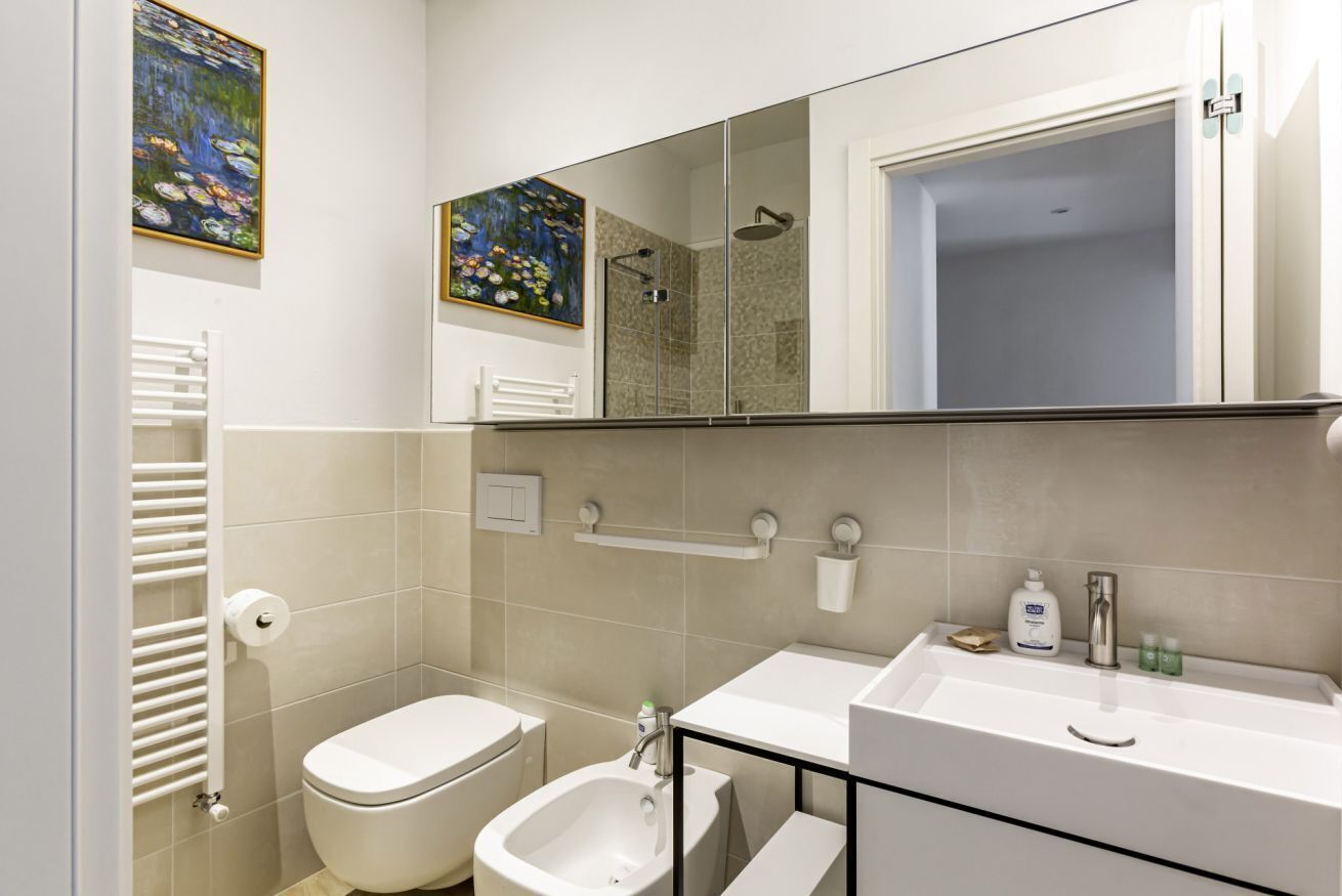 Dusche, Haartrockner, Bidet, Handtücher