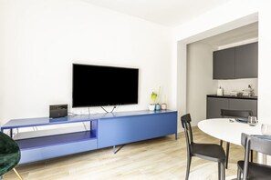 Dining - Charming apartment of about 50 sqm, perfect for 4 people, located on the ground floor of a renovated building (some steps to access).The property is located in a quiet area but complete with all services and well connected to the center. The Cascine Park (Firenze)