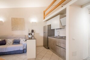 Fridge, microwave, stovetop, toaster