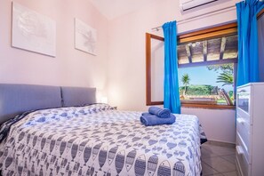 3 bedrooms, iron/ironing board, WiFi, bed sheets - GuestHost - Sardinian dream: sea view, pool & parking! (Li Cuncheddi)