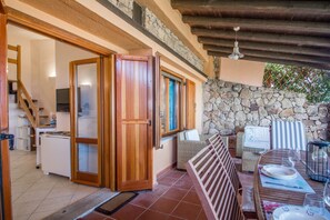 Outdoor dining - GuestHost - Sardinian dream: sea view, pool & parking! (Li Cuncheddi)