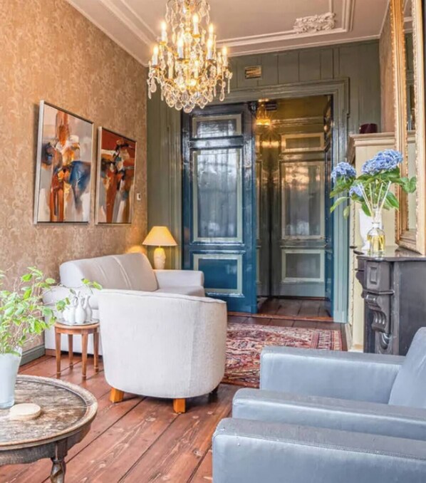 Living area - Marvelous 1-bedroom apartment in Kerobokan Kelod with WiFi (Kerobokan Kelod)