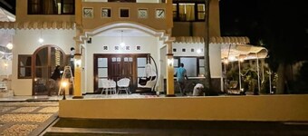 Beautiful 4-bedroom villa in Jawa Timur with stunning views ,comfy n homey villa