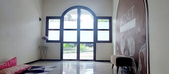 Beautiful 4-bedroom villa in Jawa Timur with stunning views ,comfy n homey villa