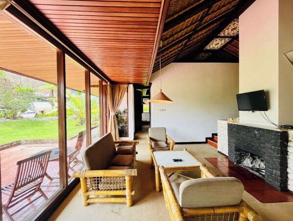 Bureau, espace de travail pour ordinateur portable