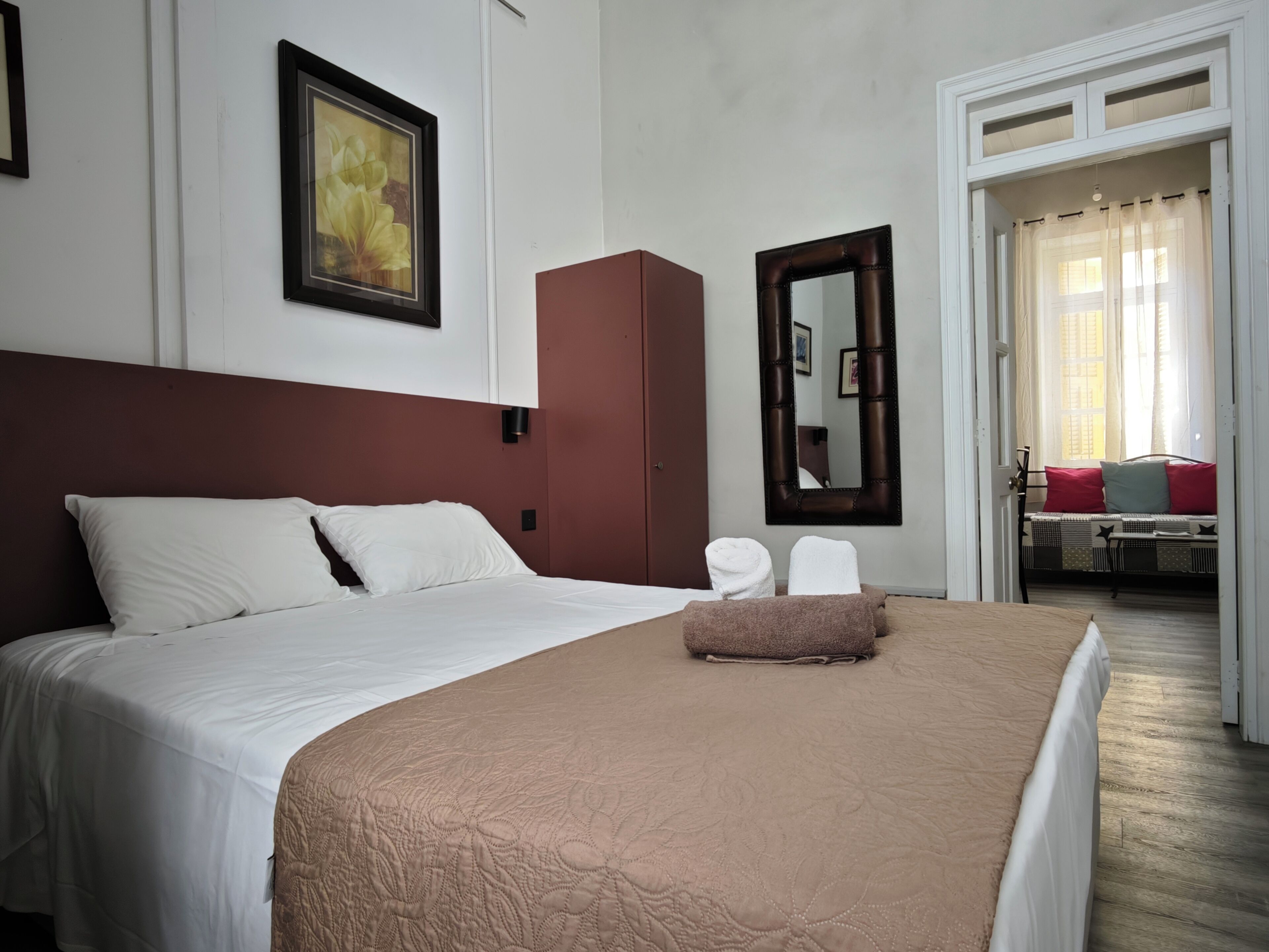 Classic Apartment, Patio | Langsir/tirai gelap terus, seterika/papan seterika, Wi-fi percuma 