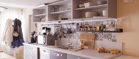 Mikrobølgeovn, ovn, kogeplade, opvaskemaskine