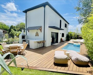 Outdoor dining - Modern house (Eysines)