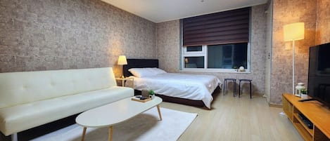 1 sovrum, värdeförvaringsskåp på rummet och strykjärn/strykbräda