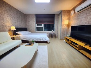 1 quarto, cofres nos quartos, ferros/tábuas de passar roupa