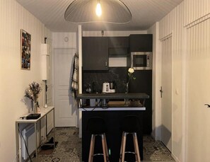 Kjøleskap, mikrobølgeovn, ovn og oppvaskmaskin