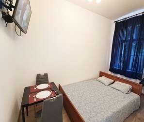 1 chambre, fer et planche à repasser, Wi-Fi, draps fournis