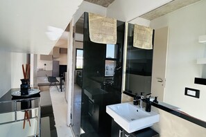 Kühlschrank, Ofen, Herdplatte, Geschirrspüler