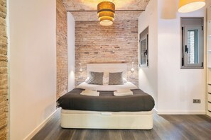 1 chambre, fer et planche à repasser, Wi-Fi gratuit, draps fournis
