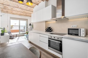 Fridge, microwave, oven, stovetop