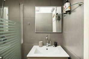 Apartment, Gartenblick | Badezimmer