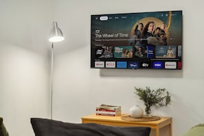 Appartement, uitzicht op tuin | Woonruimte | Televisie