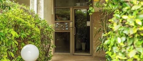 Entrée de l’hébergement