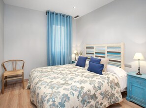 1 slaapkamer, een strijkplank/strijkijzer, wifi, beddengoed