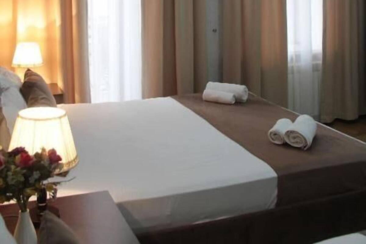 Chambre Double Standard, vue ville | Literie de qualité supérieure, minibar, coffres-forts dans les chambres