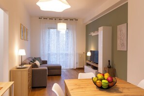 Comfort Condo | Living area | 40-inch Smart TV with digital channels - notaMi - Ronchetto Lodge Navigli (Milan)