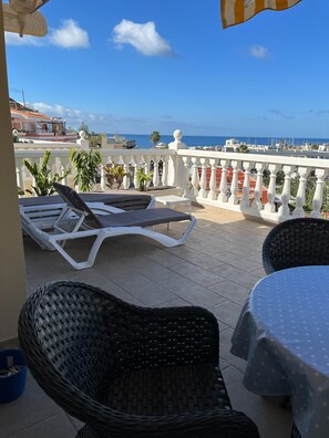 Apartemen, 2 kamar tidur, teras, pemandangan gunung | Tempat makan