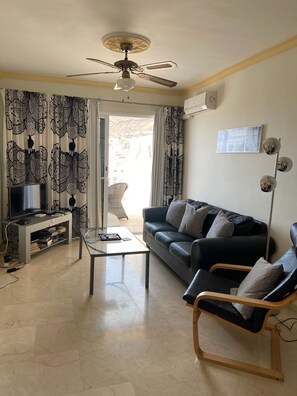 Apartamento, 2 habitaciones, terraza, vistas a la montaña | Sala de estar