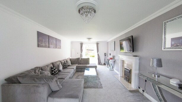 Unclassified image, 1 of 53, button - 5 Bed Detached House - Sleeps 14 (Cardiff)
