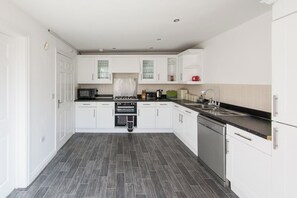 컴포트 하우스, 침실 5개, 정원 전망 | 전용 주방 | 냉장고, 전자레인지, 오븐, 쿡탑