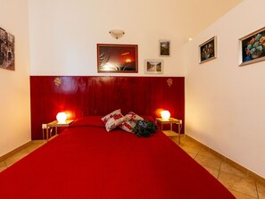 5 bedrooms, travel cot, free WiFi